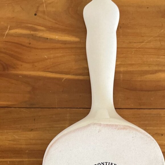 The Pioneer Woman's Celia Spring Flowers Ceramic Pie Server - Picture 4 of 5